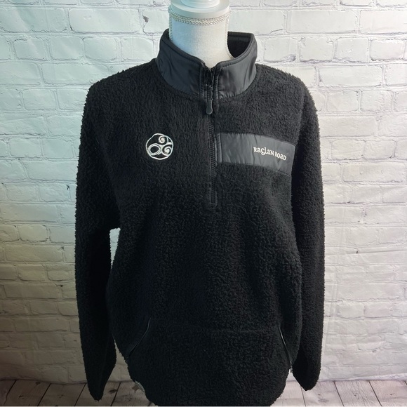 Raglan Road Grand Disney Fleece Pullover Large - Picture 1 of 9